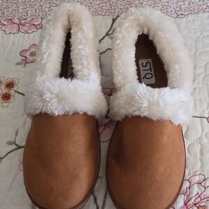 STQ Women's Tan Slippers with Soft Cream Lining